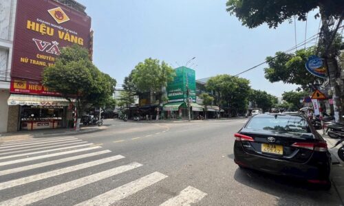 Nhà bán mặt tiền đường Ông Ích Đường, Cẩm Lệ , Đà Nẵng, diện tích 3,3x23m 1 lầu giá 10,3 tỷ.