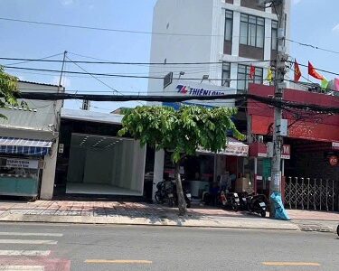 Nhà bán mặt tiền đường Nguyễn Ảnh Thủ, Trung Chánh, diện tích 4,5 x 23m, giá 14 tỷ.