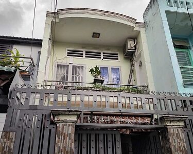Nhà bán Quận 12, đường Hiệp Thành 17, diện tích 4 x 17 m đúc 1 lầu, giá 2,4 tỷ.